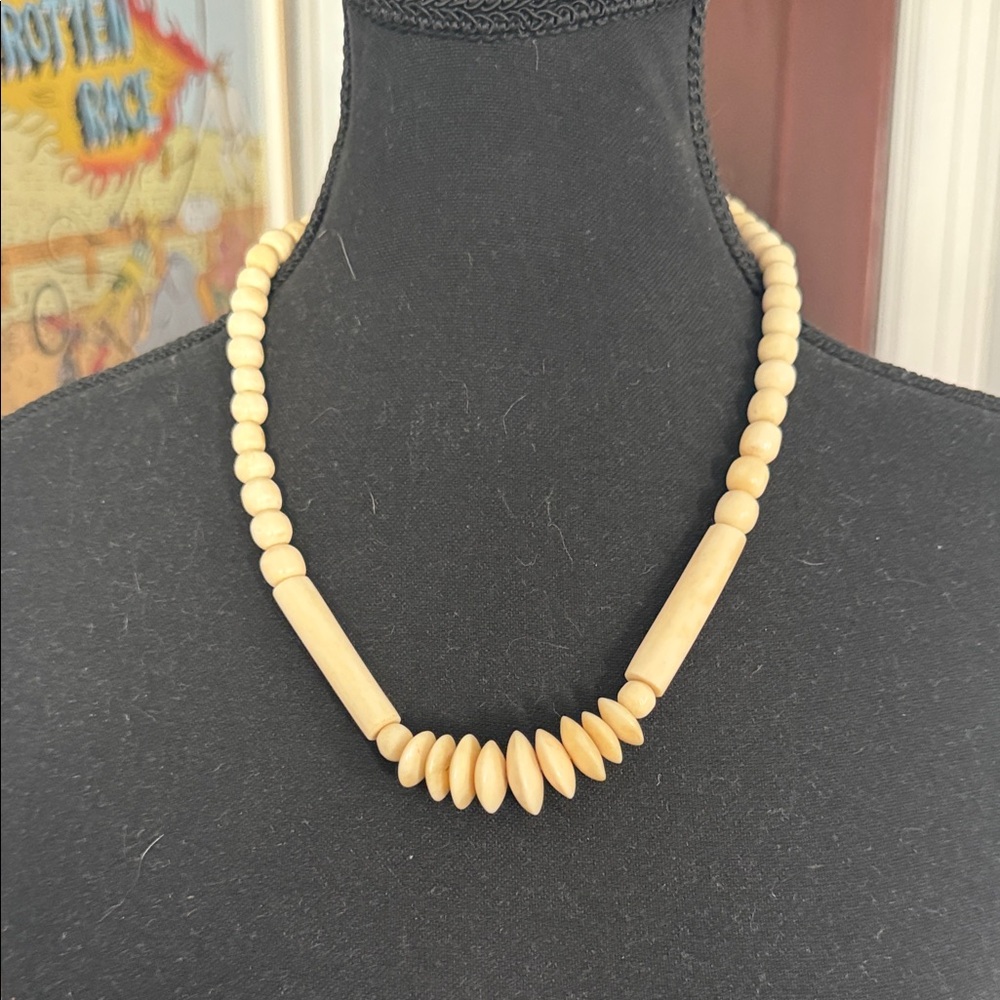 Elegant Cream Beaded Necklace